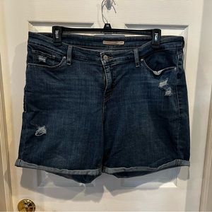 Levi’s distressed denim shorts 18w.
